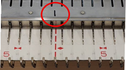 knitting machine needlebed with zero marked