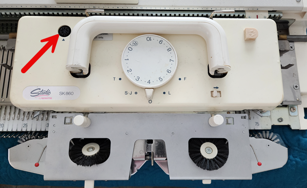 Studio SK860 knitting machine
