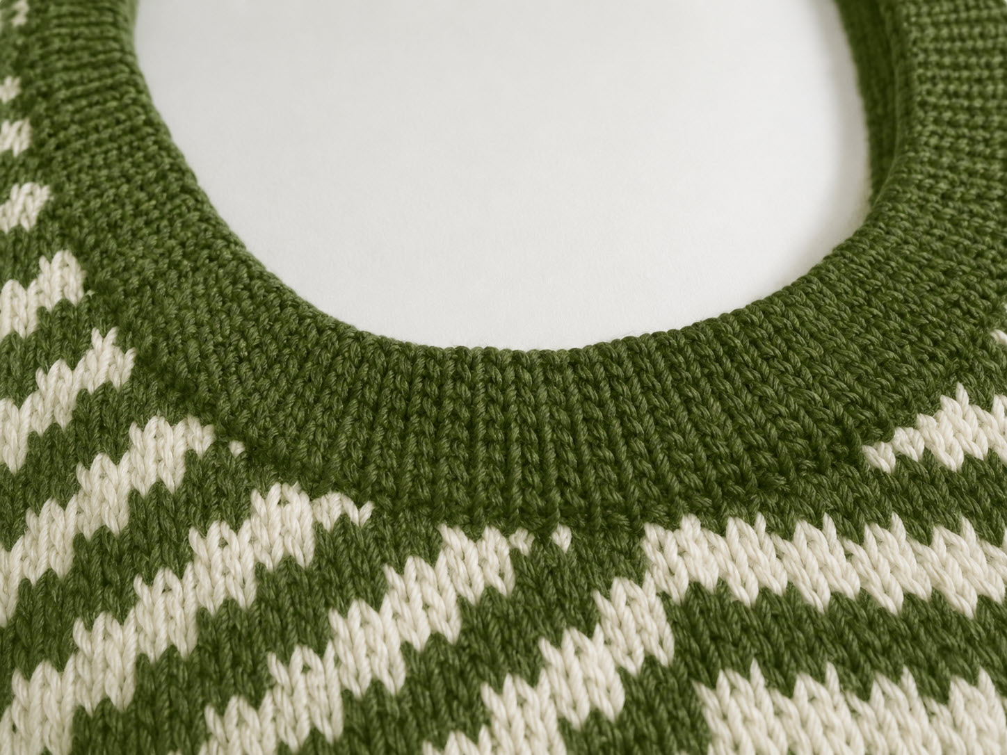Finished machine-knit round neckline